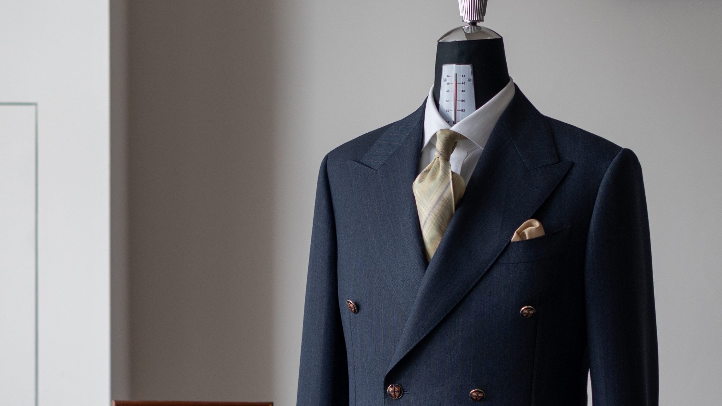 度·BESPOKE 定制的藏青双排扣西服全貌
