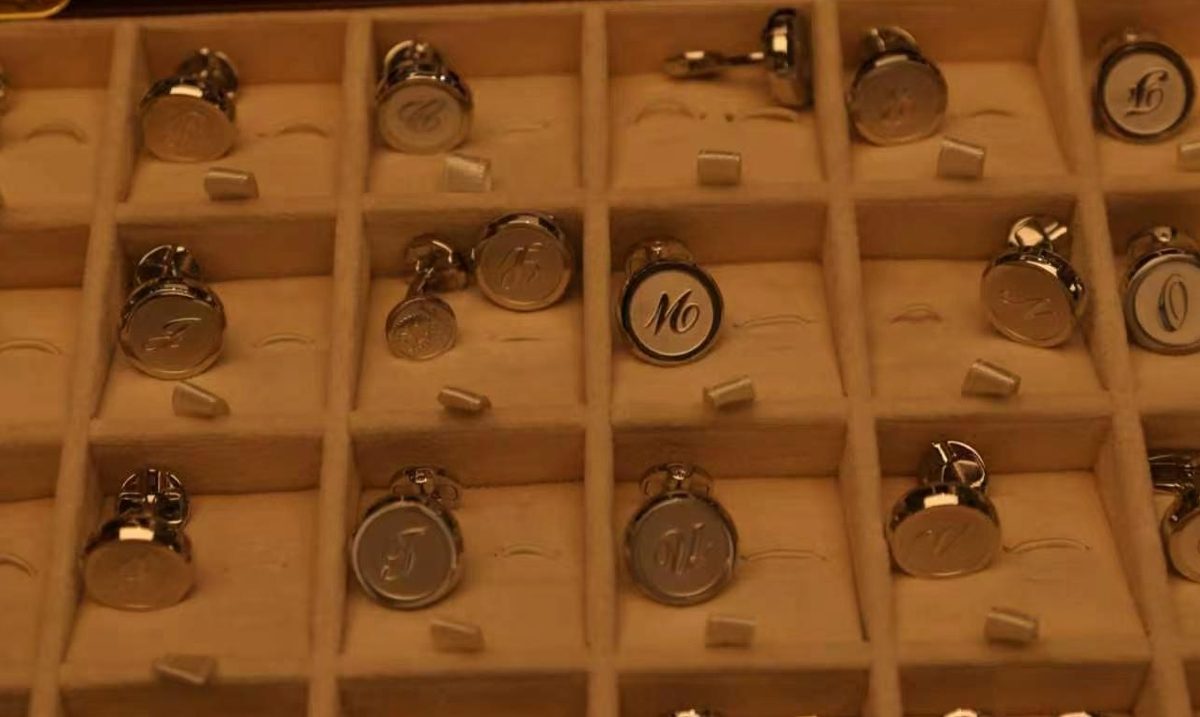 Drawers of buttons in the 度·BESPOKE atelier