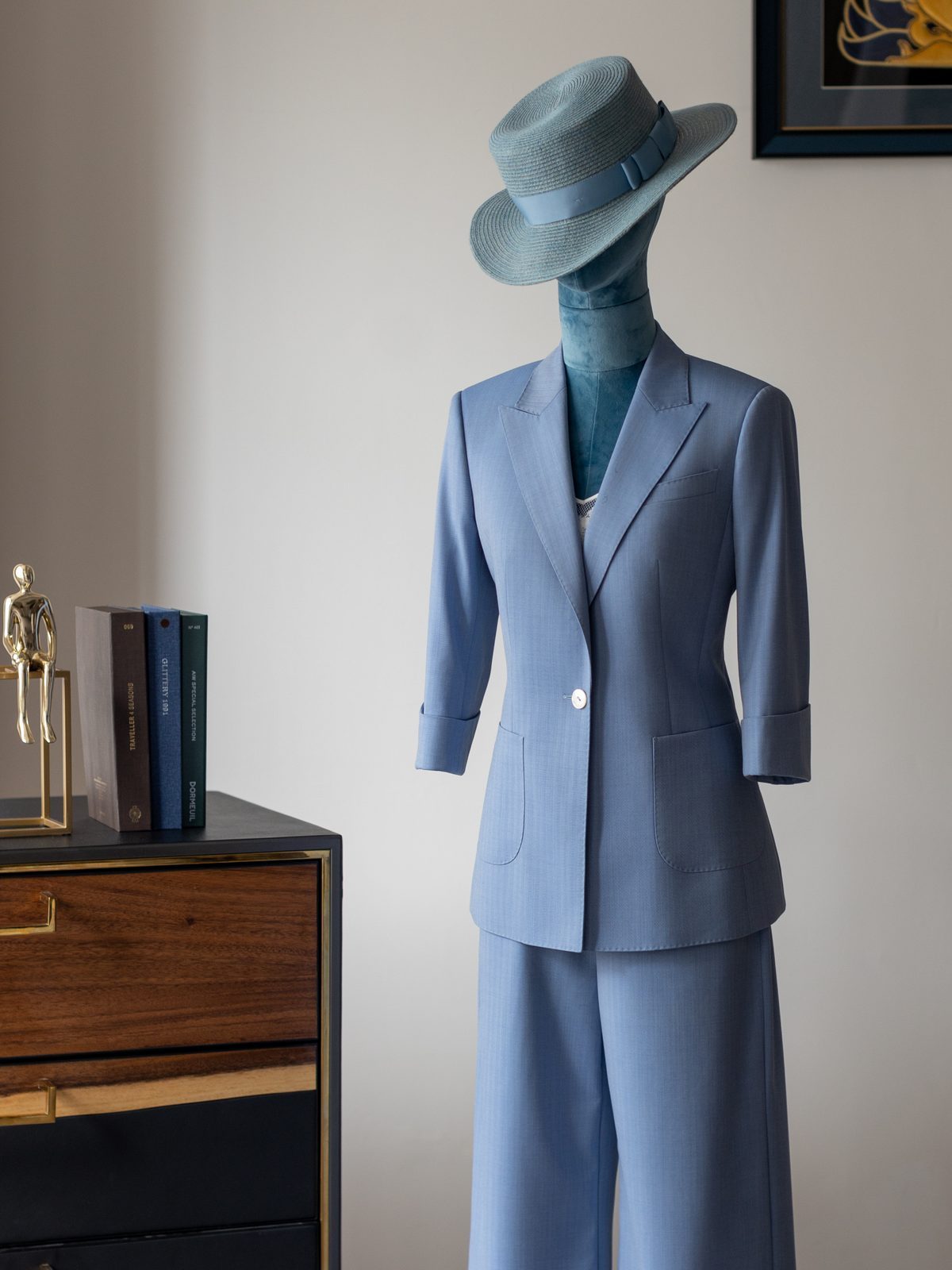 度·BESPOKE 定制的雾霾蓝女装套装全貌